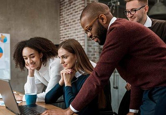 Balancing Innovation and Tradition: How Canadian SMEs Can Adapt to Market Changes